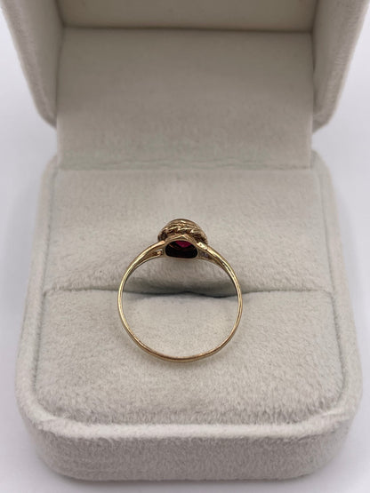 9ct gold garnet ring