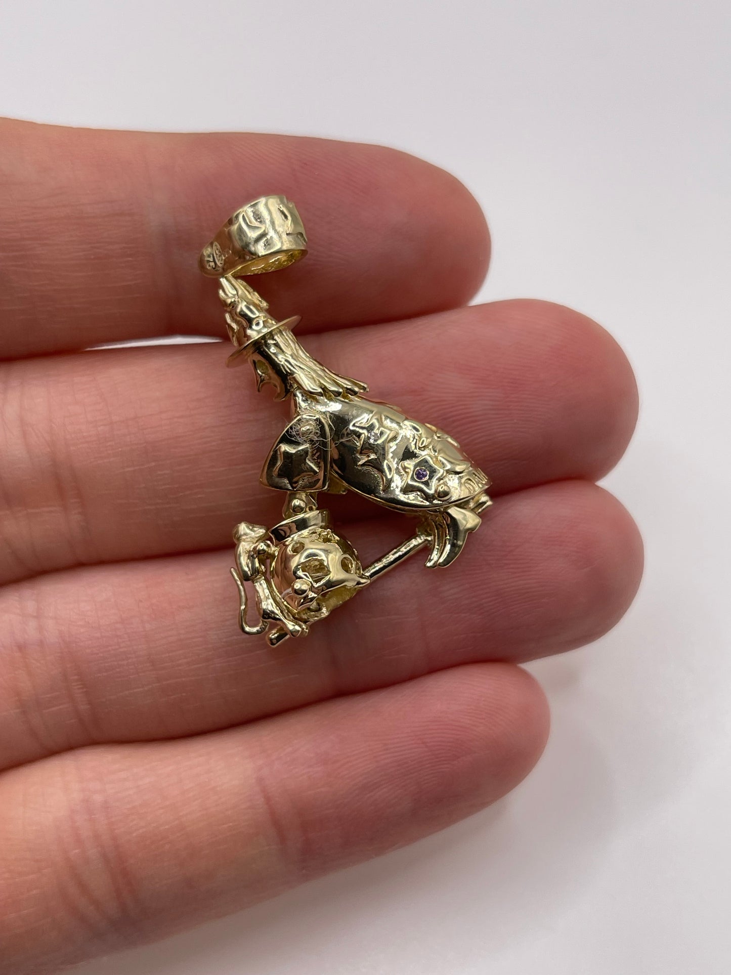 9ct gold articulated witch and cauldron pendant