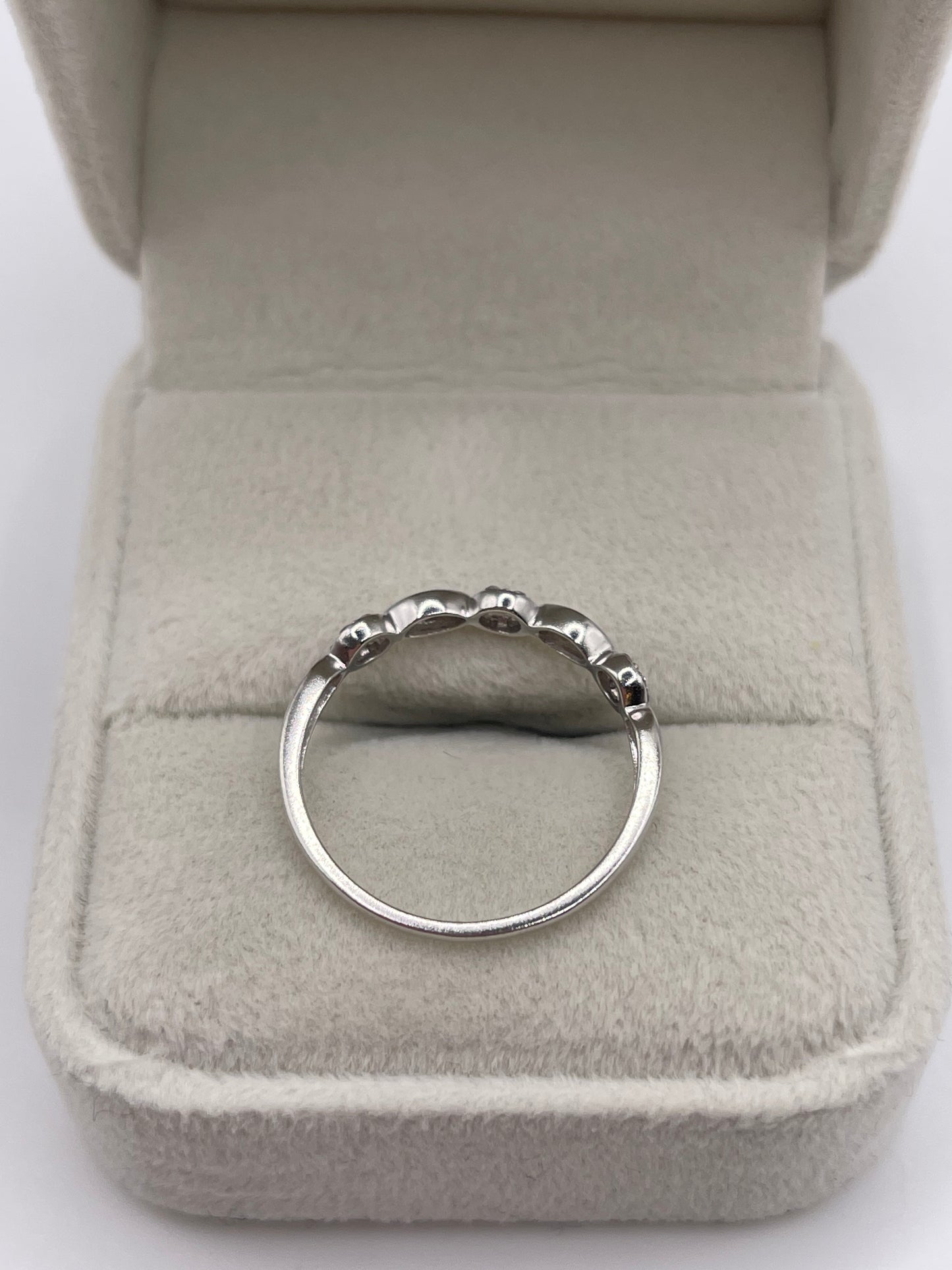 9ct white gold diamond cluster ring