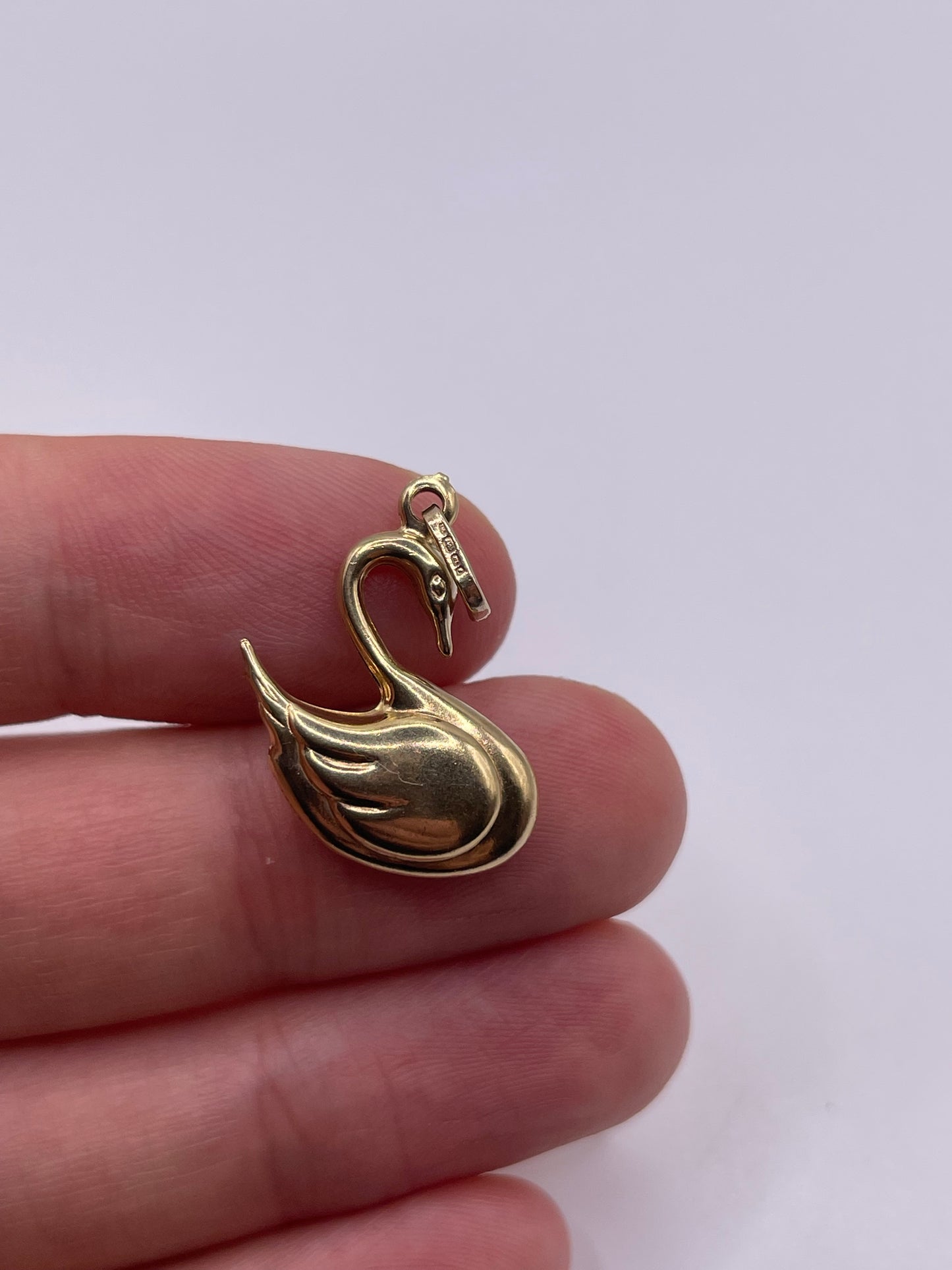 9ct gold swan charm
