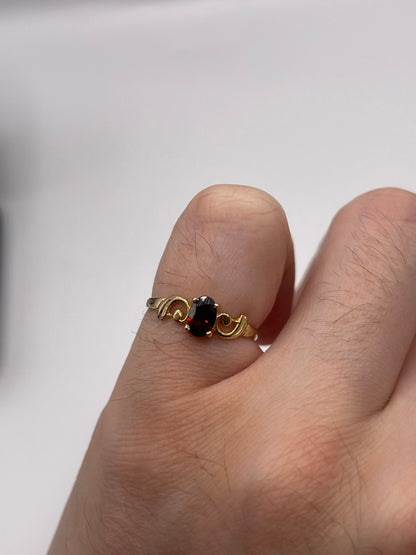 9ct gold garnet ring
