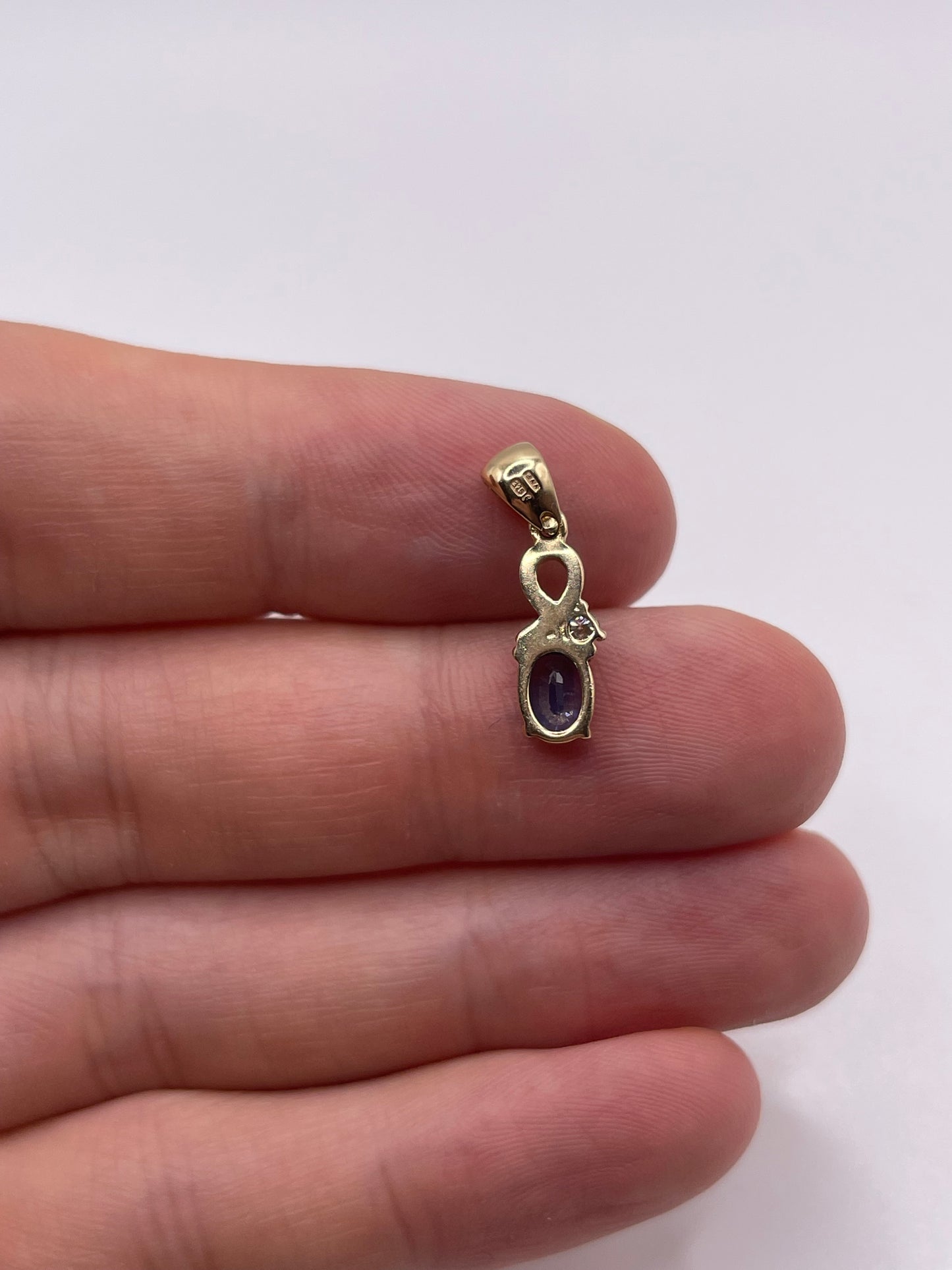 9ct gold sapphire and diamond pendant