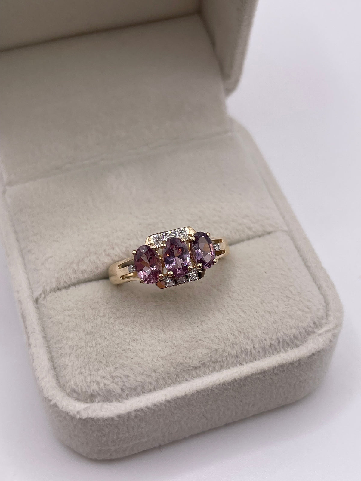 9ct gold spinel and diamond ring