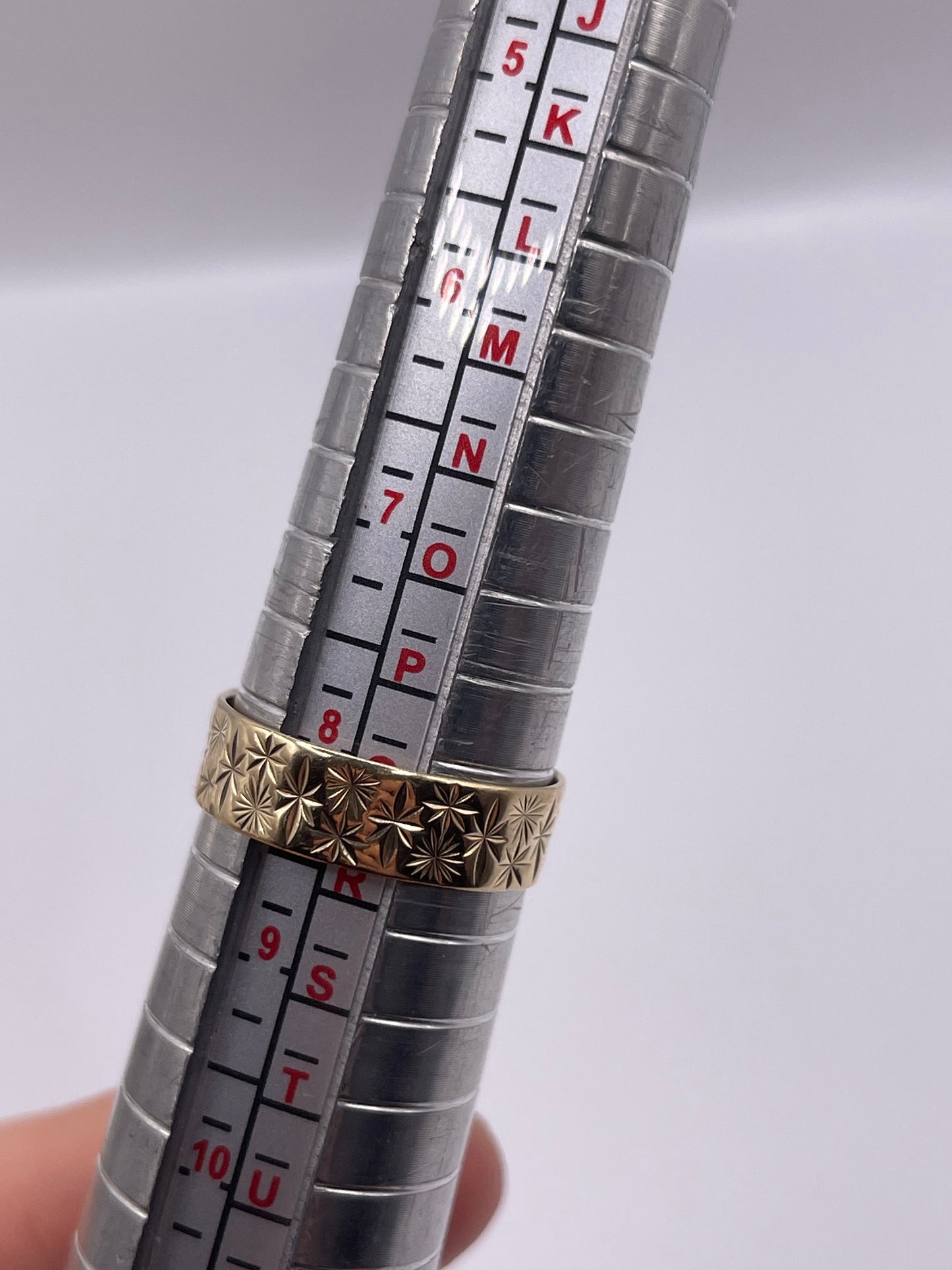 9ct gold patterned band