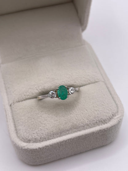9ct white gold emerald and zircon ring