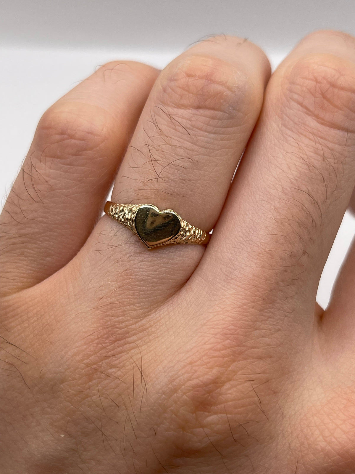 9ct gold heart signet ring