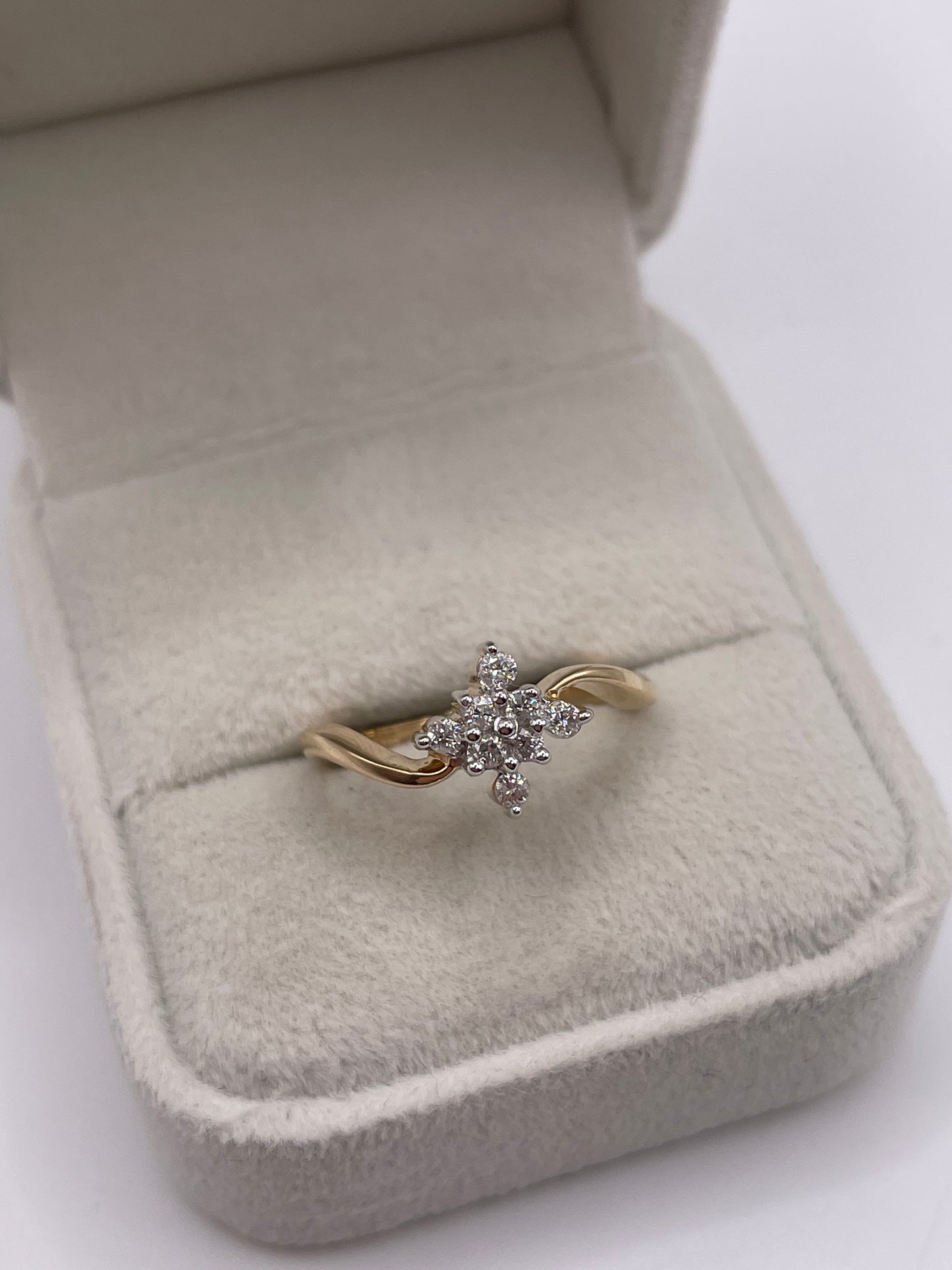 9ct gold diamond cluster ring