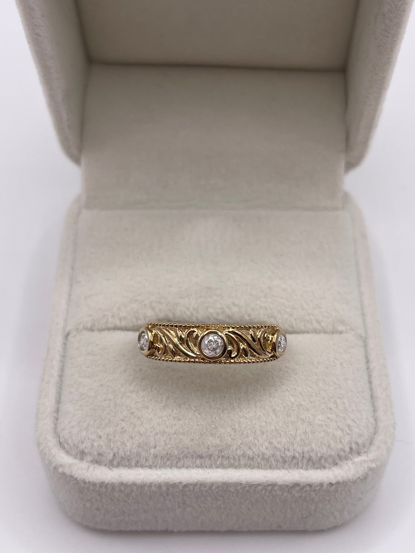 9ct gold diamond ring