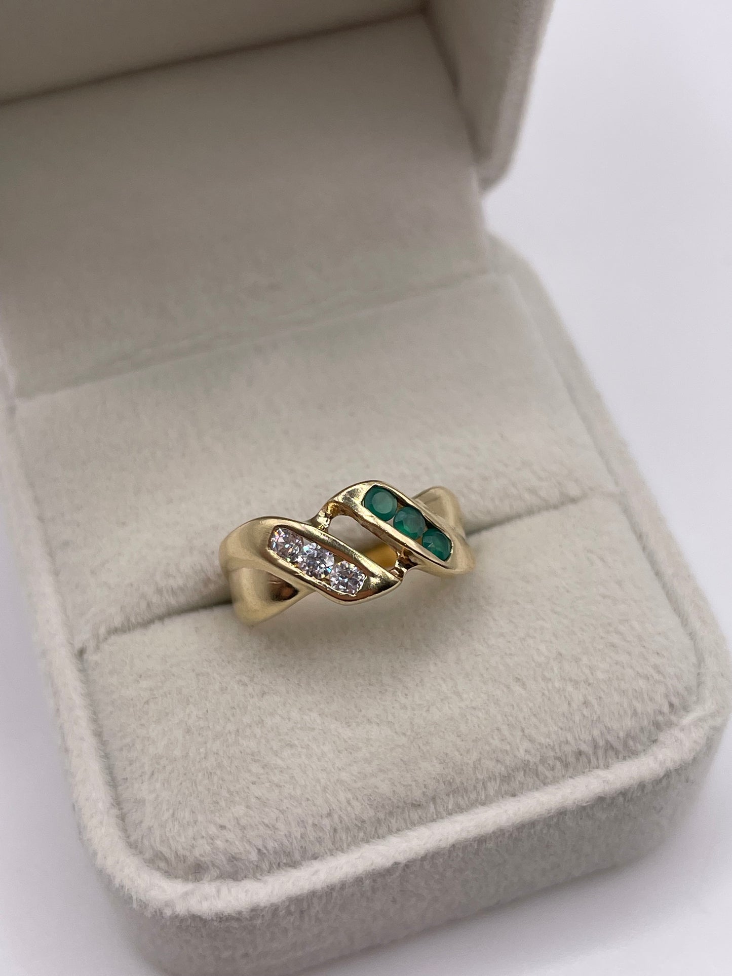 9ct gold green agate and cz ring