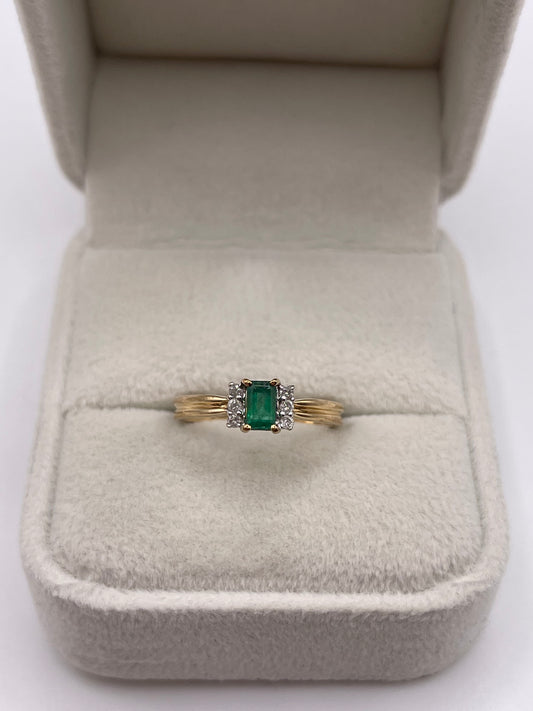 9ct gold emerald and diamond ring