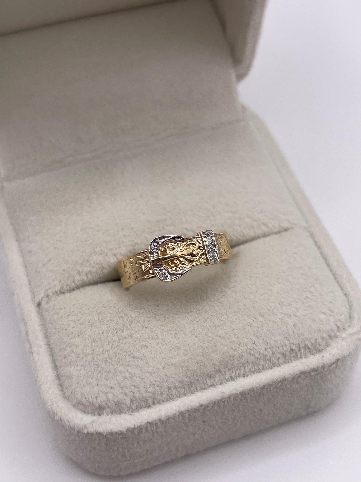 9ct gold cz buckle ring