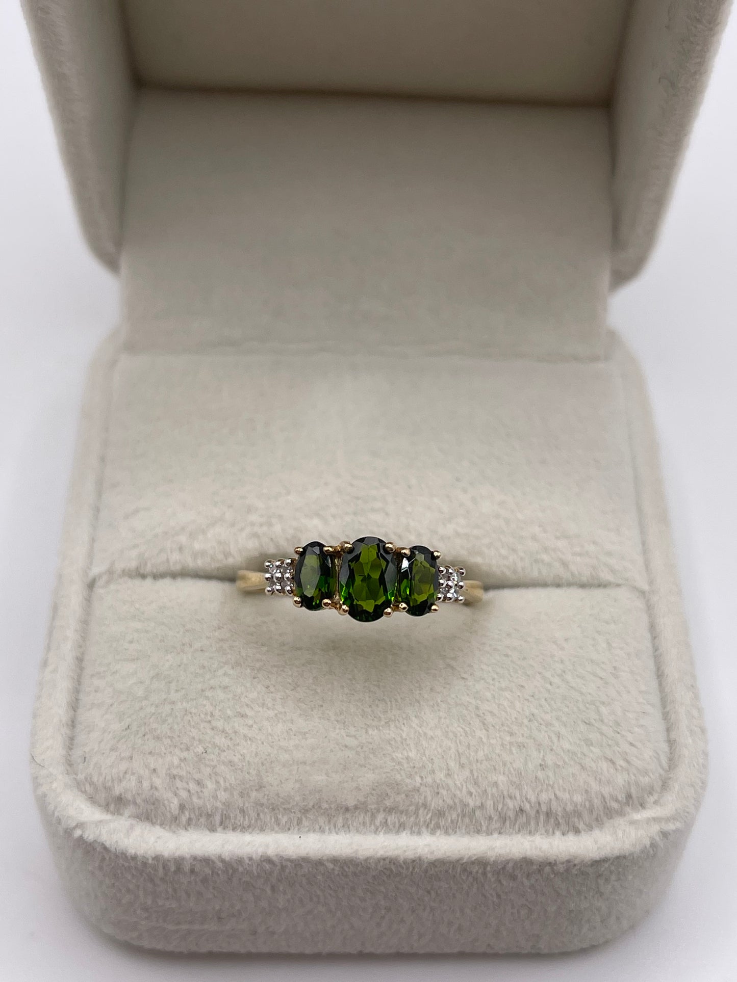 9ct gold diopside and diamond ring