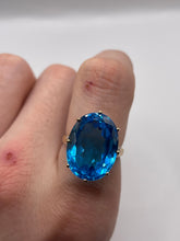 Load image into Gallery viewer, 9ct gold blue topaz ring
