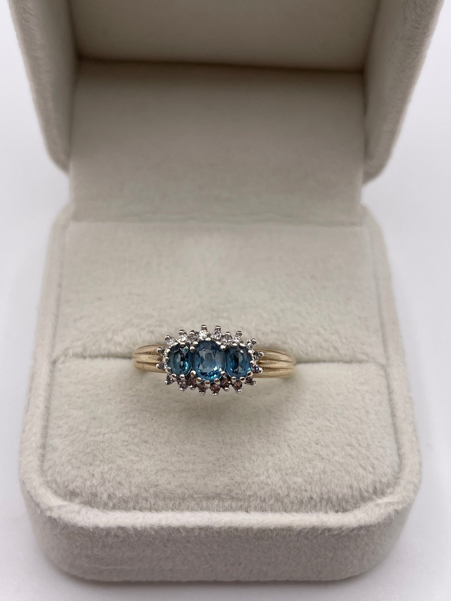 9ct gold topaz and diamond ring