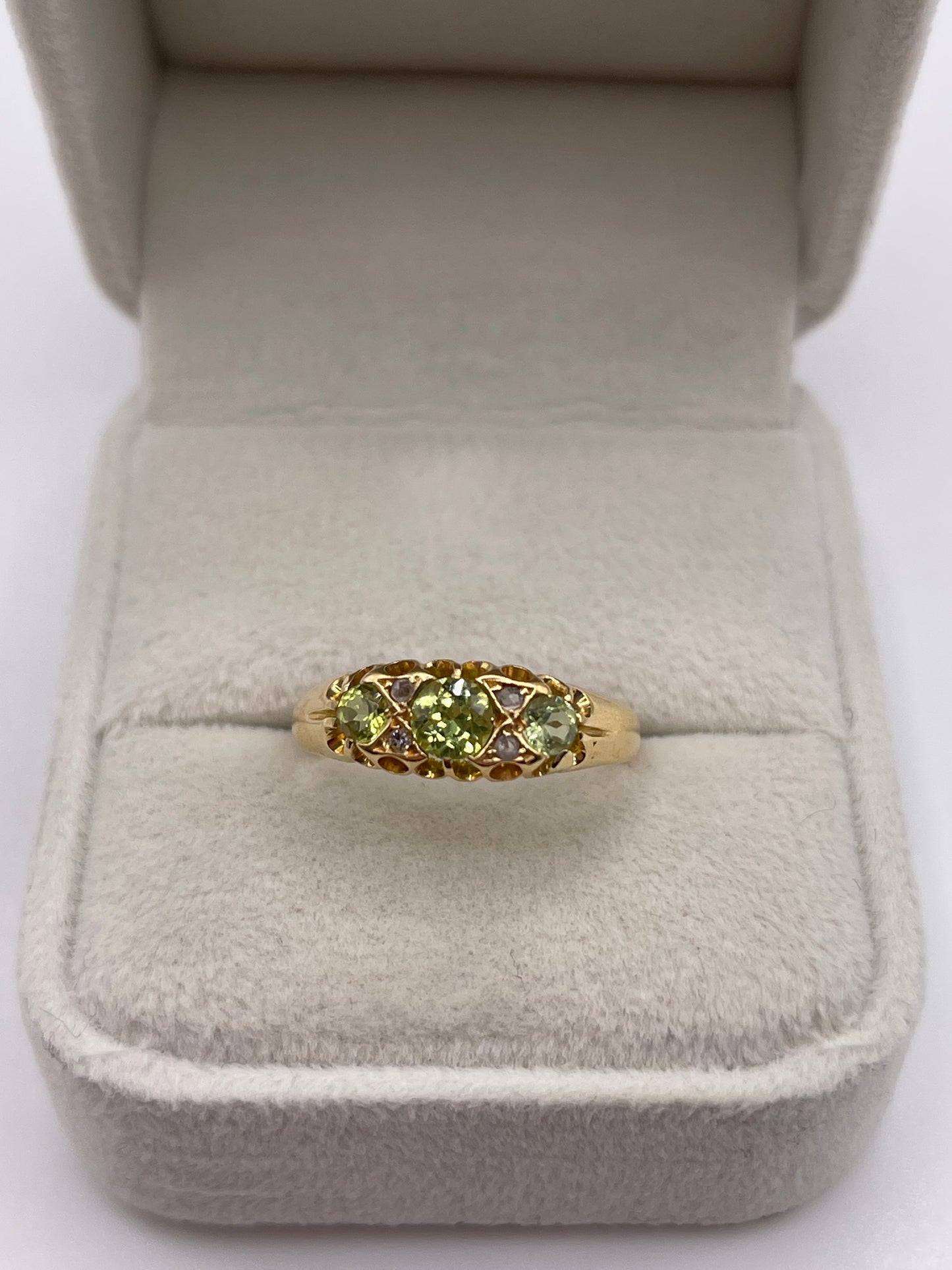 Antique 18ct gold peridot and diamond ring