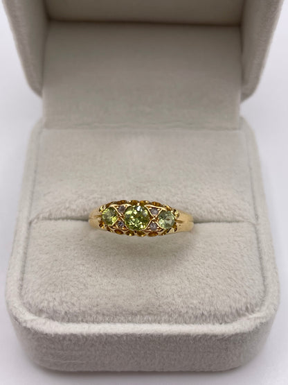 Antique 18ct gold peridot and diamond ring