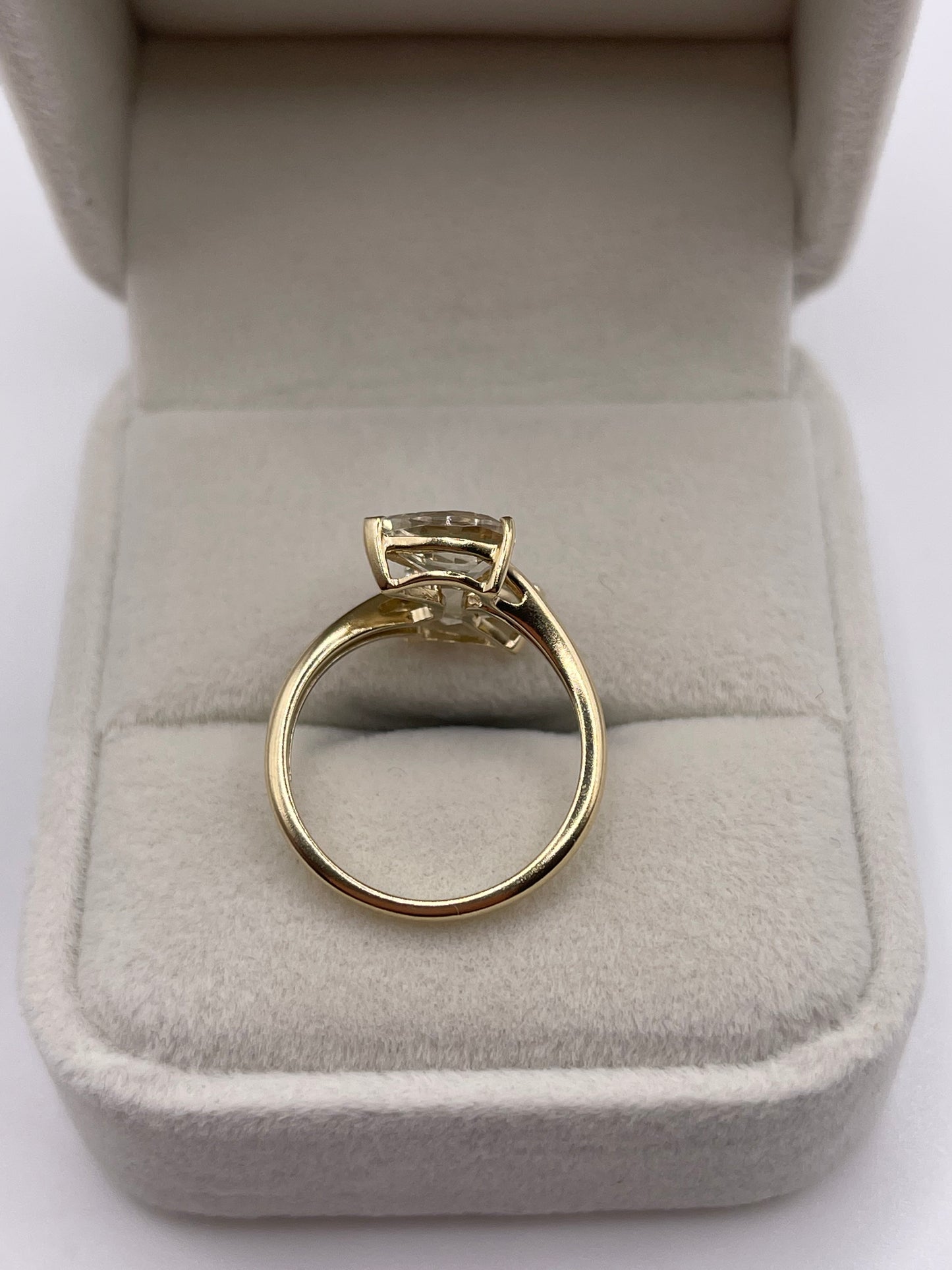 9ct gold quartz ring