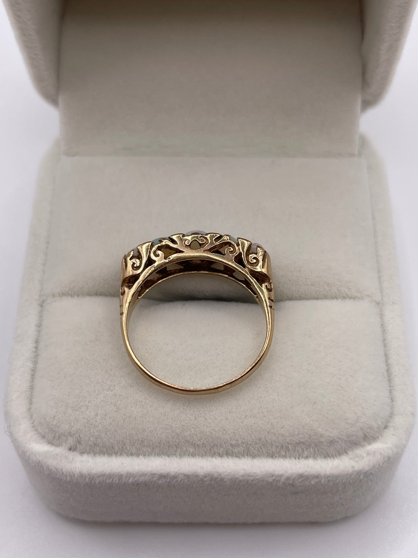 9ct gold opal ring