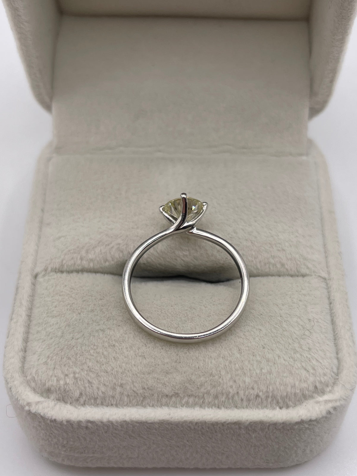 Platinum 0.82ct diamond ring