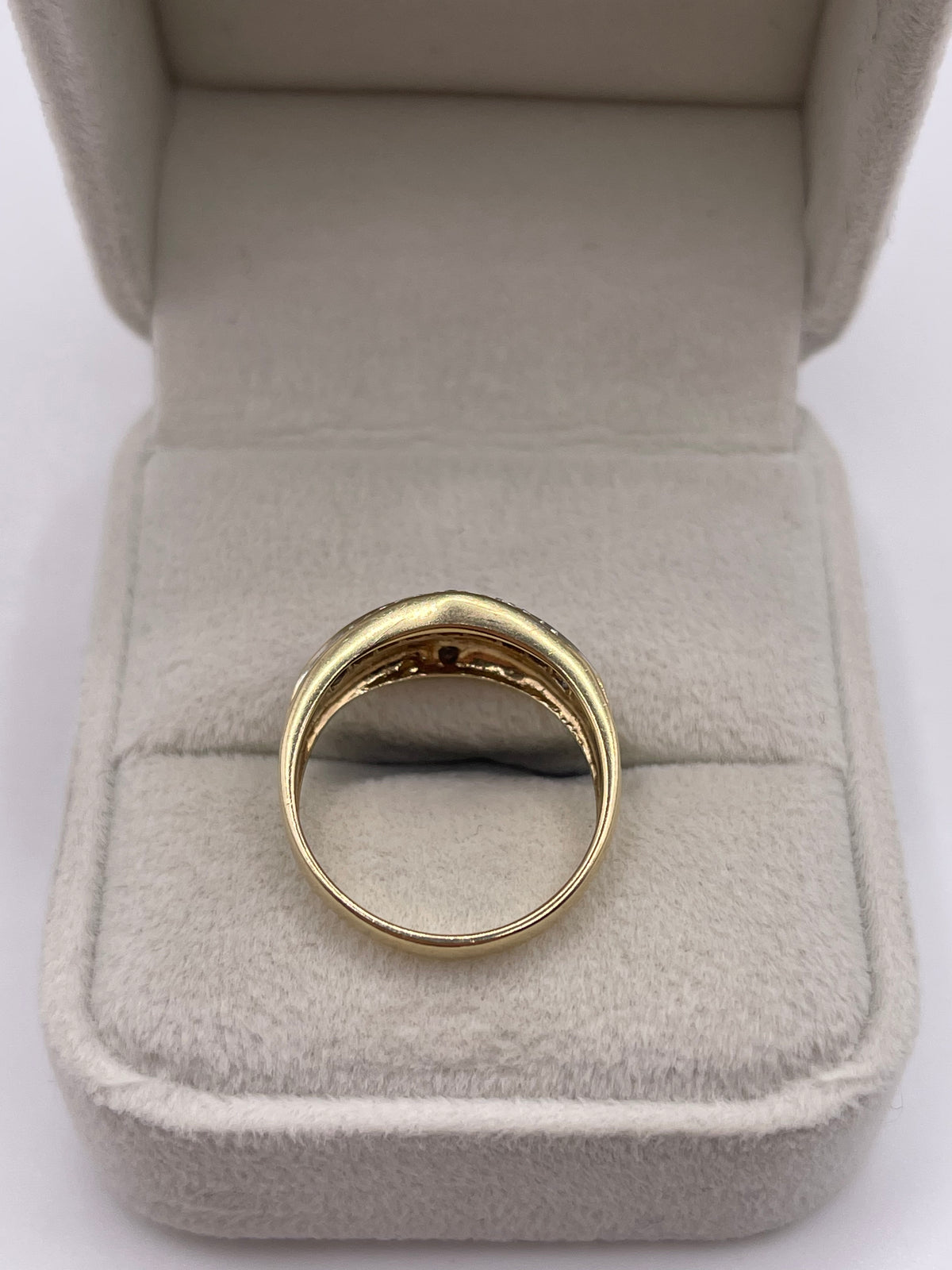9ct gold sapphire and diamond ring