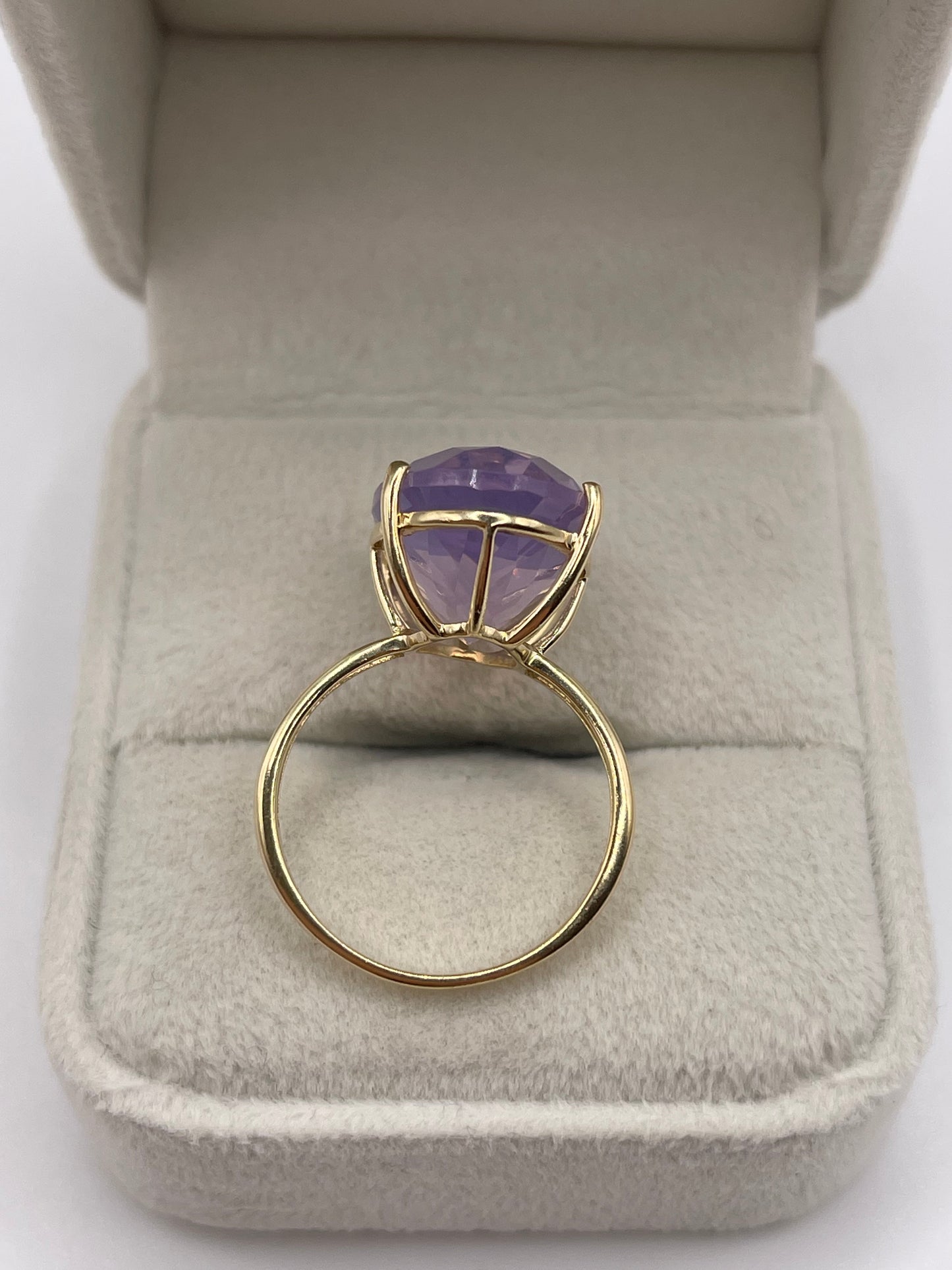 9ct gold quartz ring