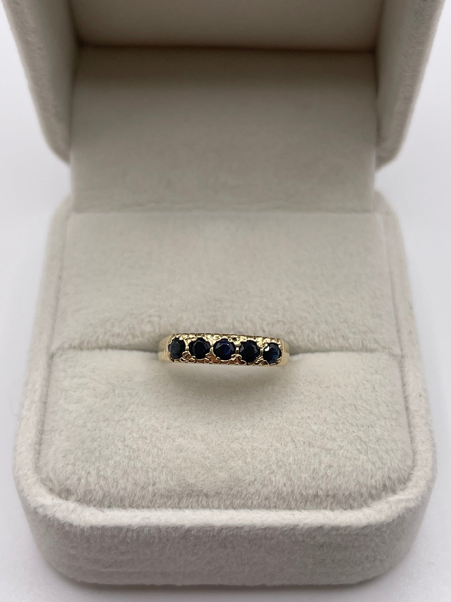 9ct gold sapphire ring
