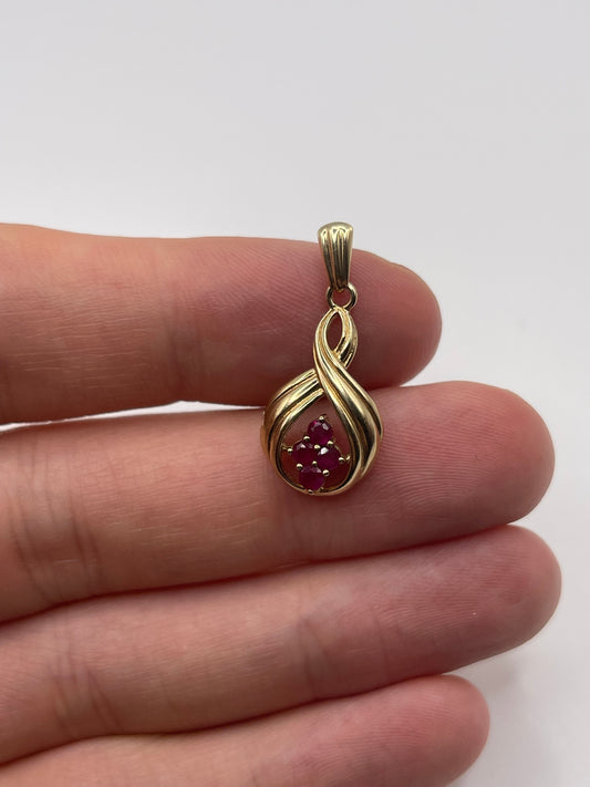 9ct gold ruby pendant
