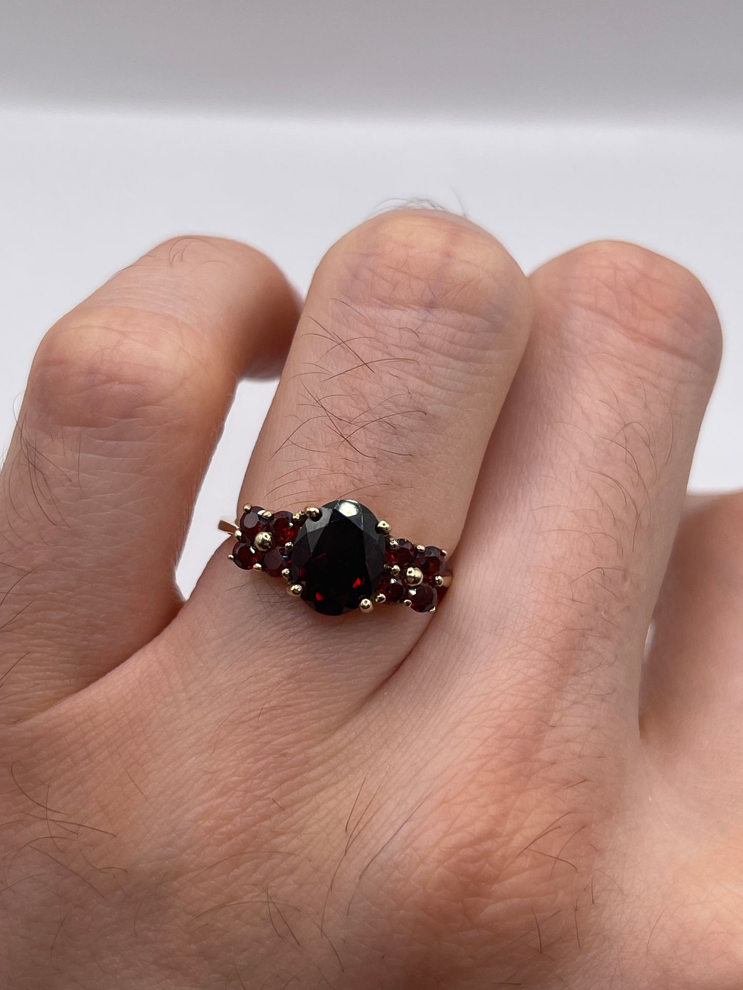 9ct gokd garnet cluster ring