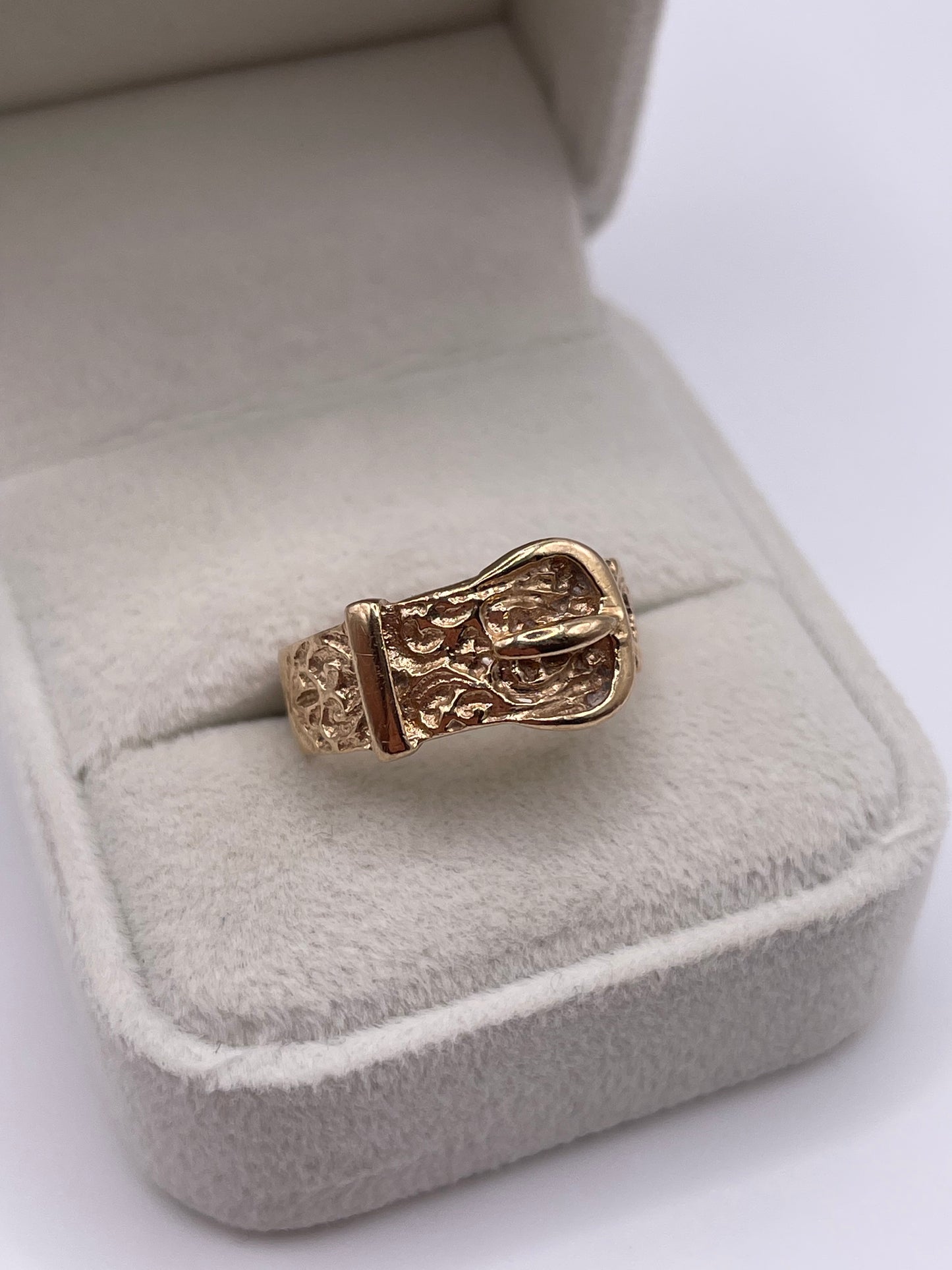 9ct gold buckle ring