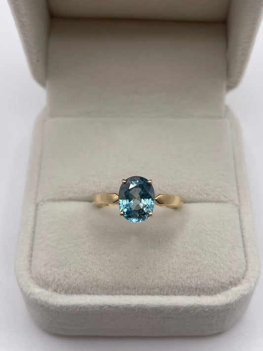 9ct gold blue zircon ring