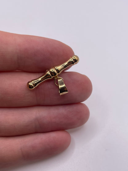 9ct gold t bar pendant