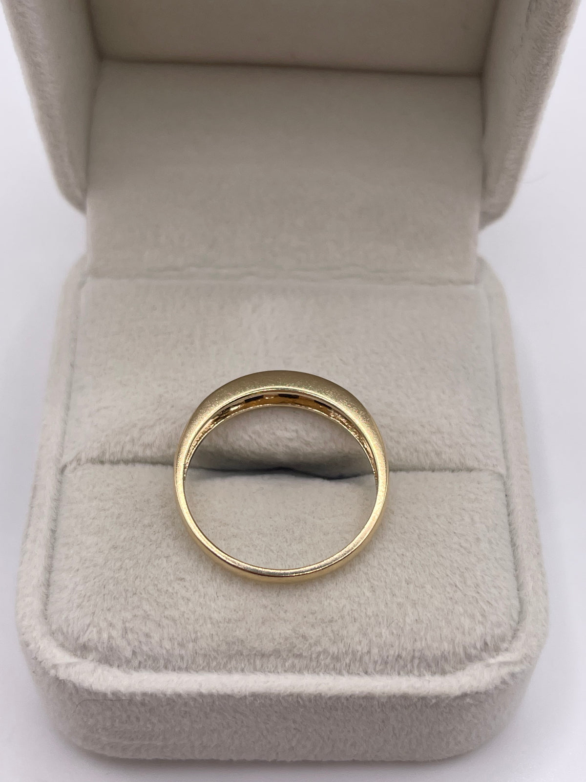9ct gold sapphire and diamond ring