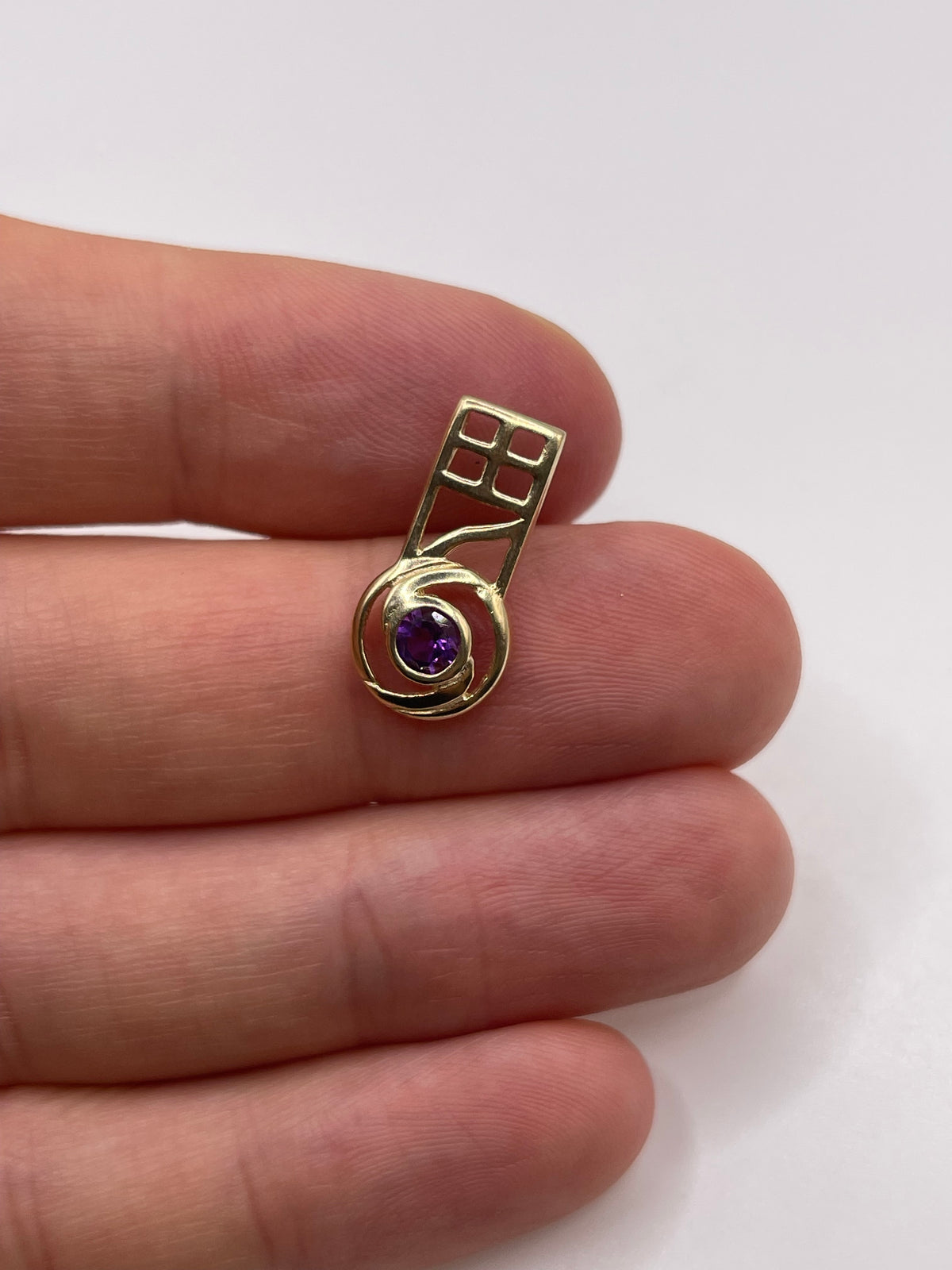 9ct gold amethyst pendant