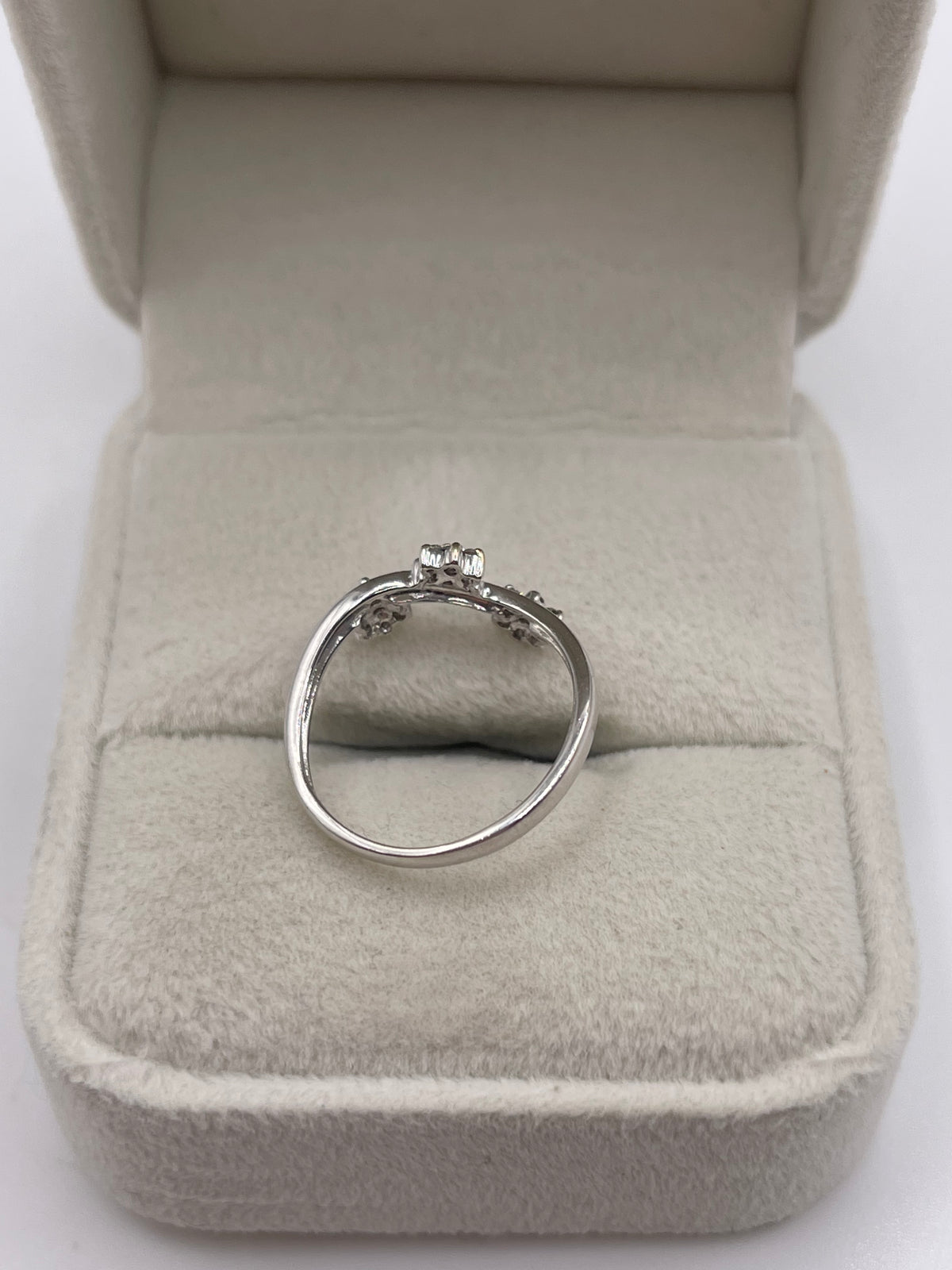 18ct white gold diamond cluster ring