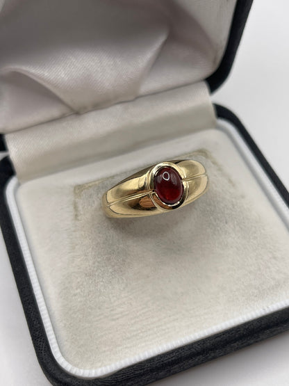 Heavy 9ct gold cabochon garnet ring