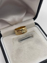 Load image into Gallery viewer, 9ct gold patterned band
