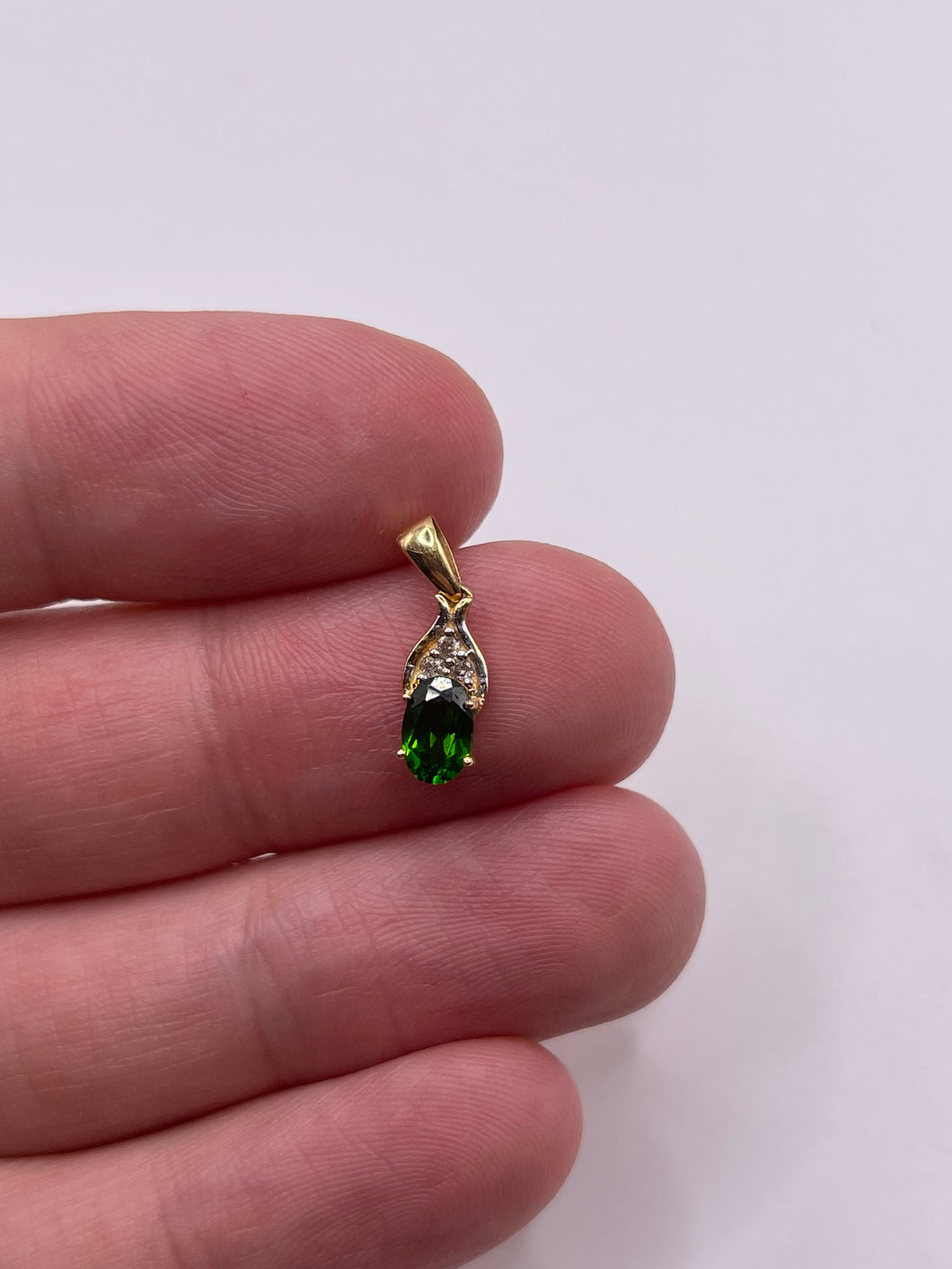 9ct gold diopside and diamond pendant