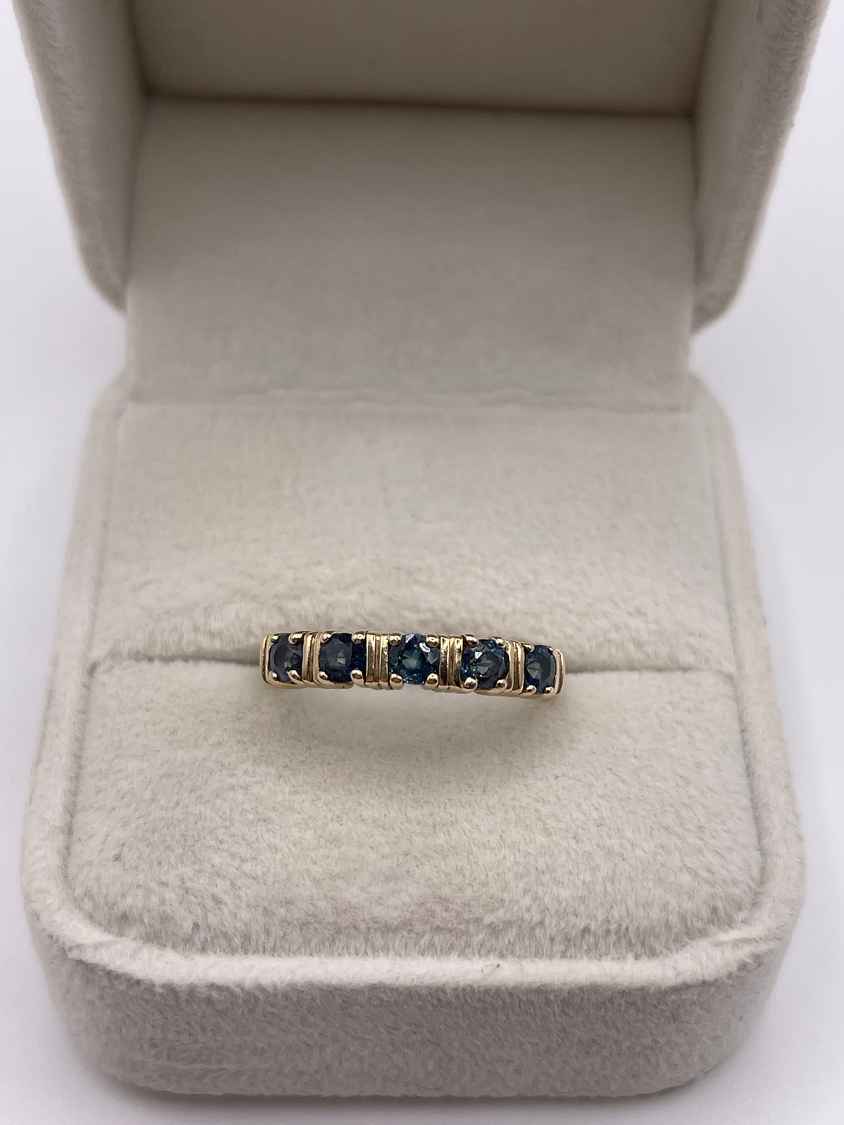 9ct gold sapphire ring