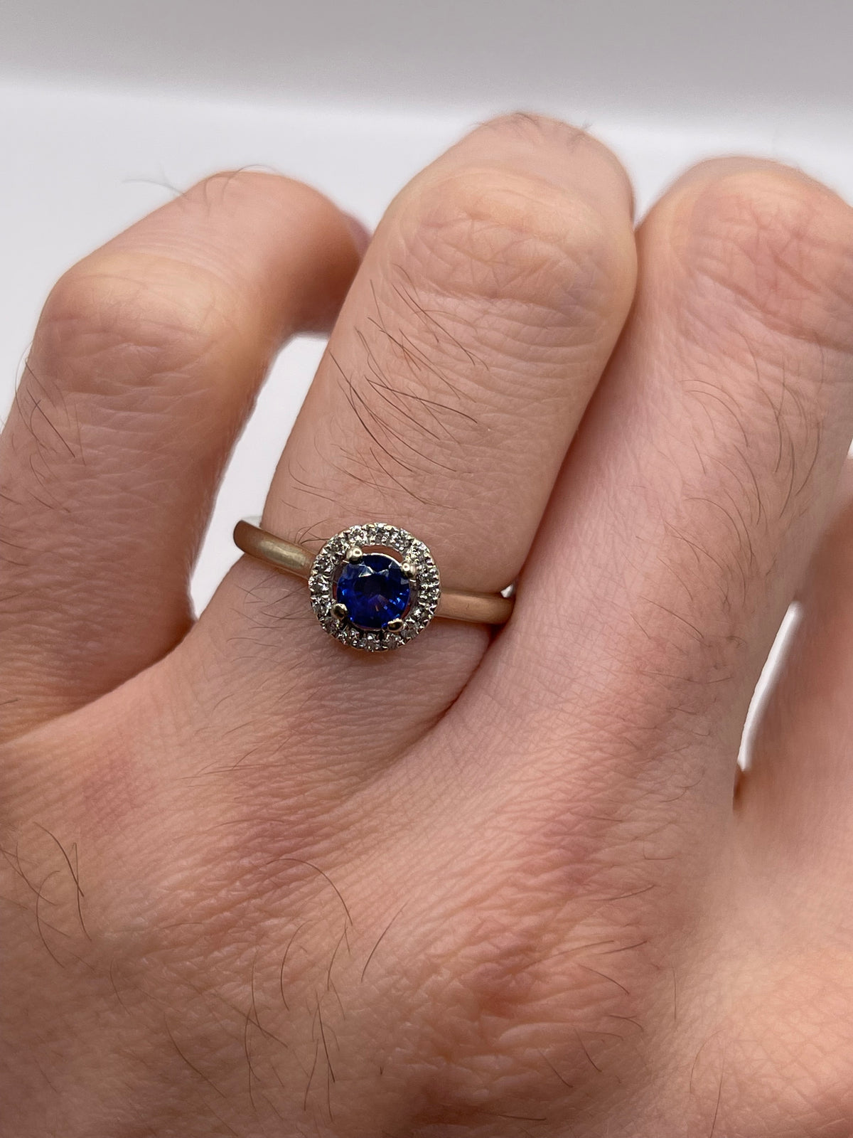 18ct white gold sapphire and diamond ring
