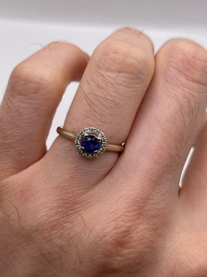 18ct white gold sapphire and diamond ring