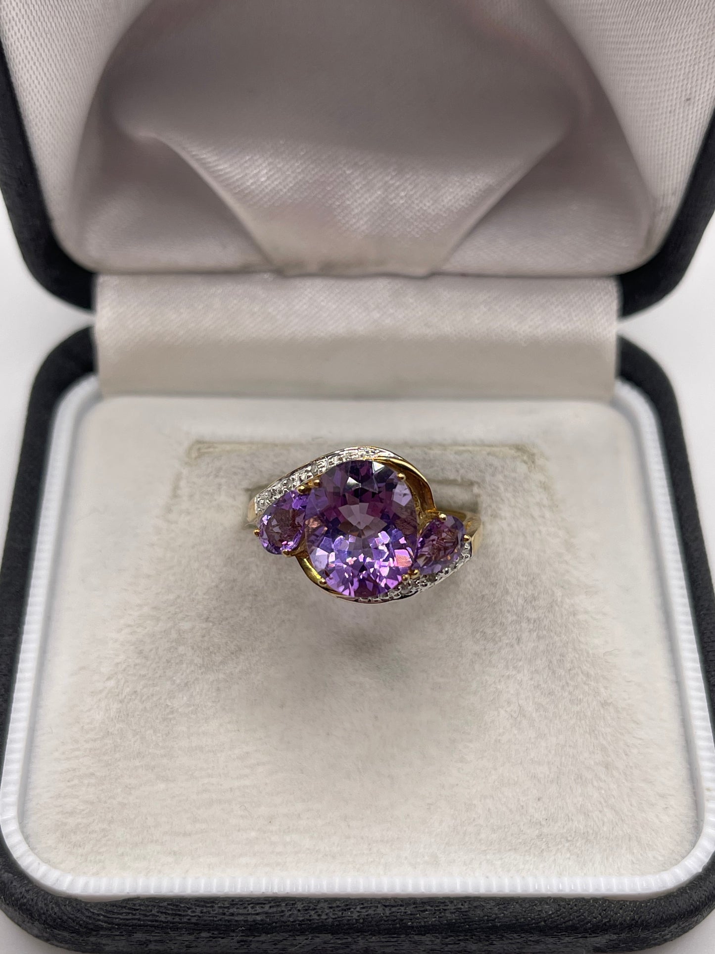 9ct gold amethyst and diamond ring