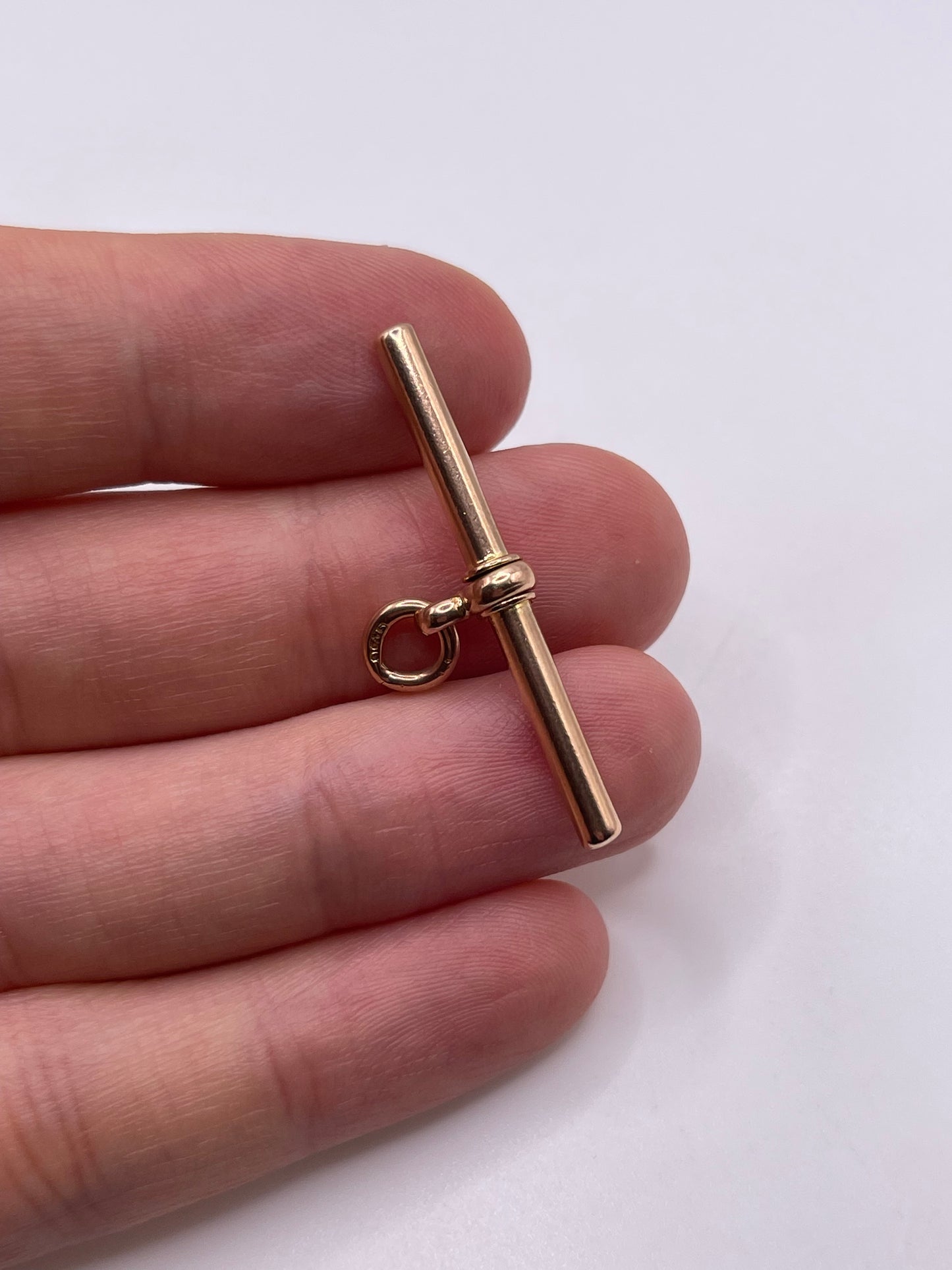 9ct rose gold t bar pendant