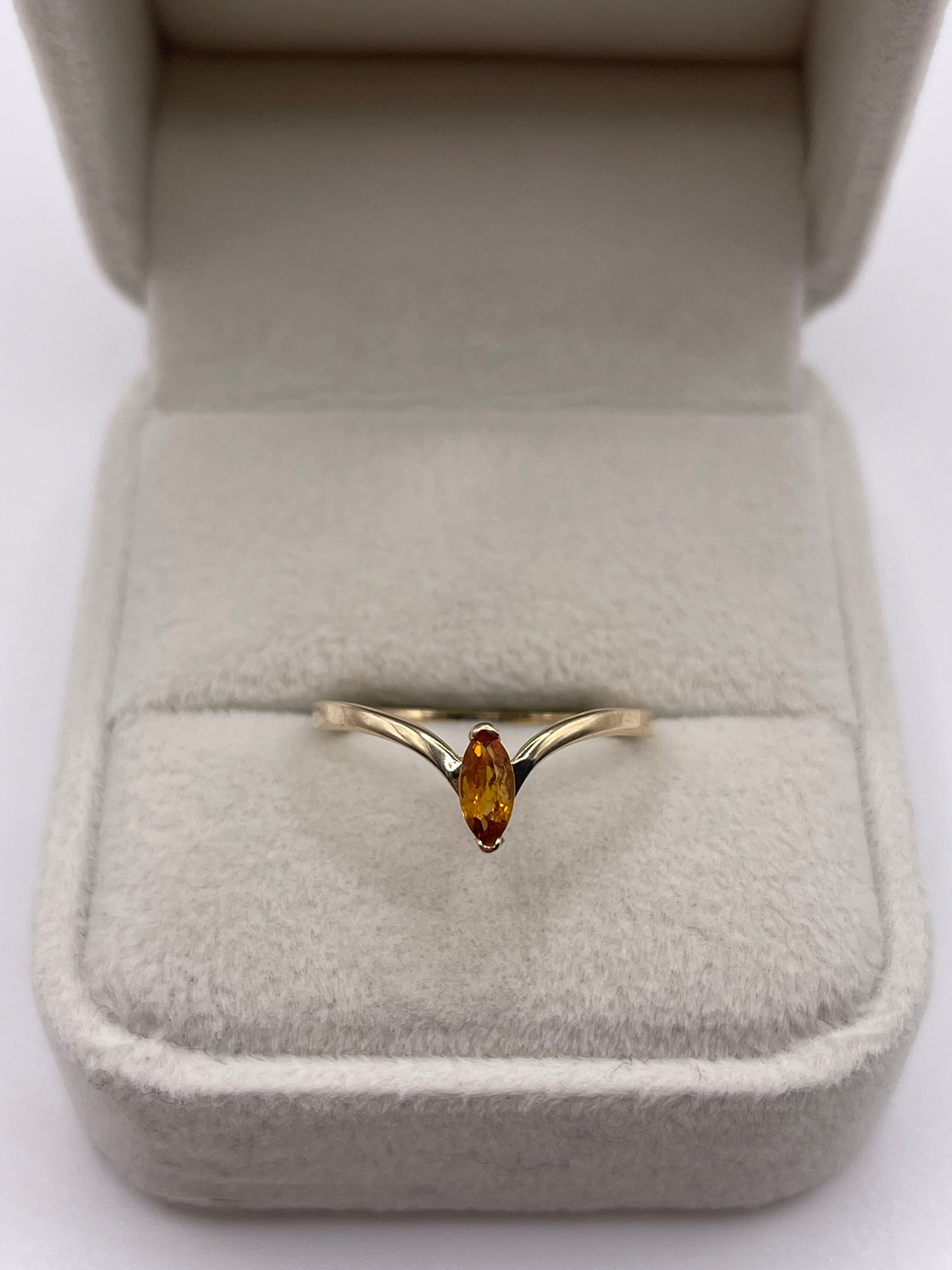 9ct gold citrine wishbone ring