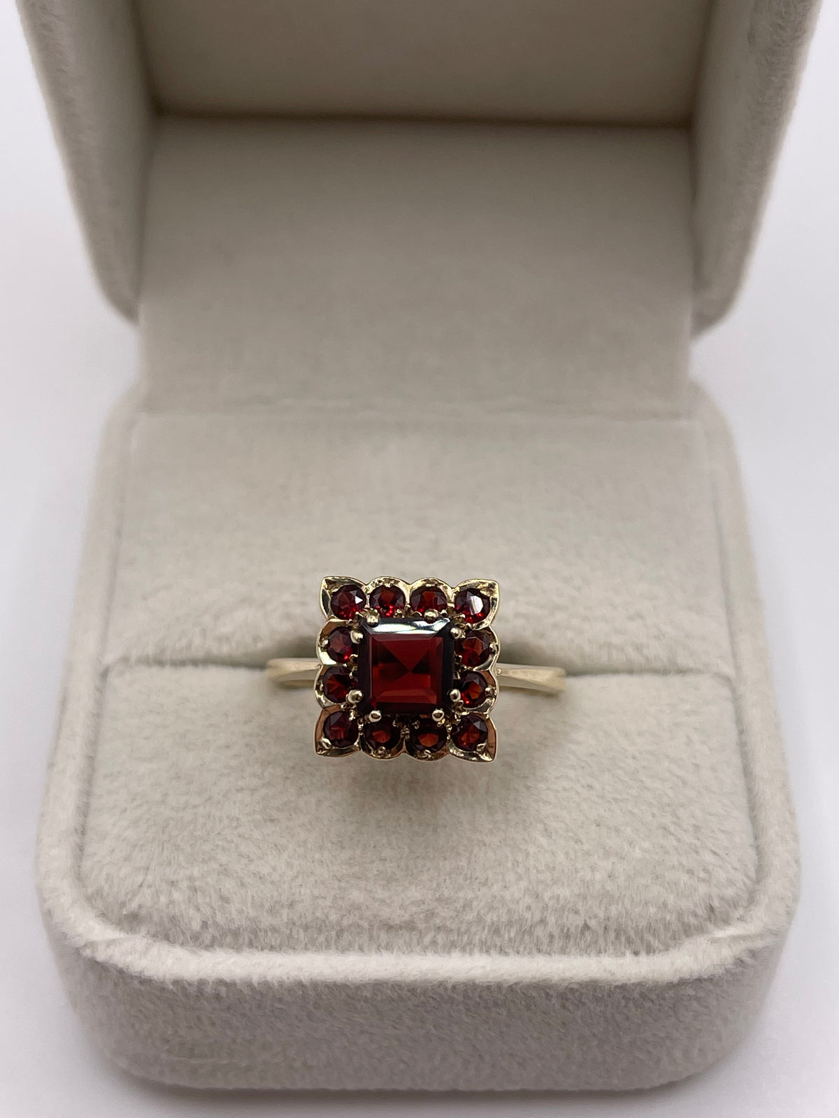 9ct gold garnet cluster ring
