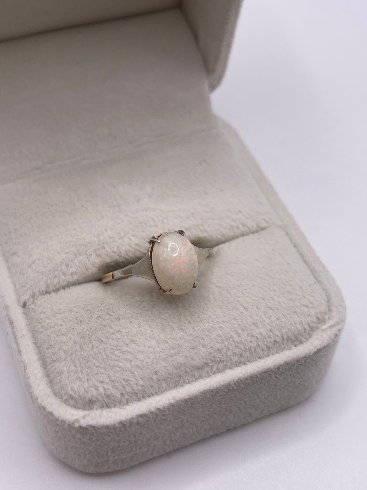 9ct gold opal ring