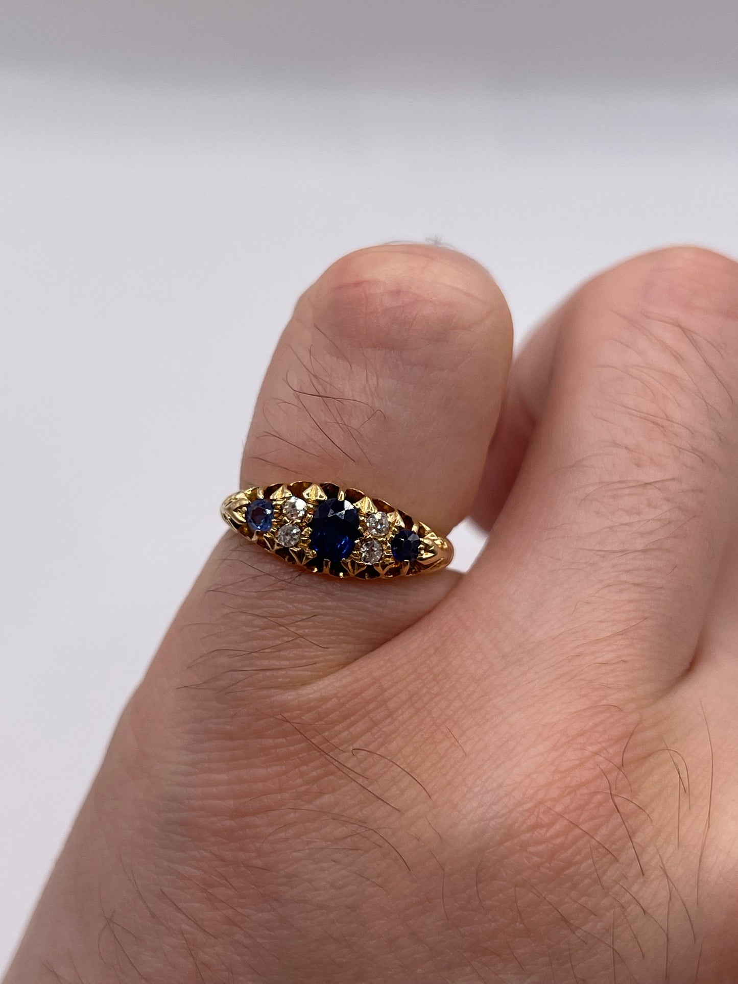 Antique 18ct gold sapphire and diamond ring