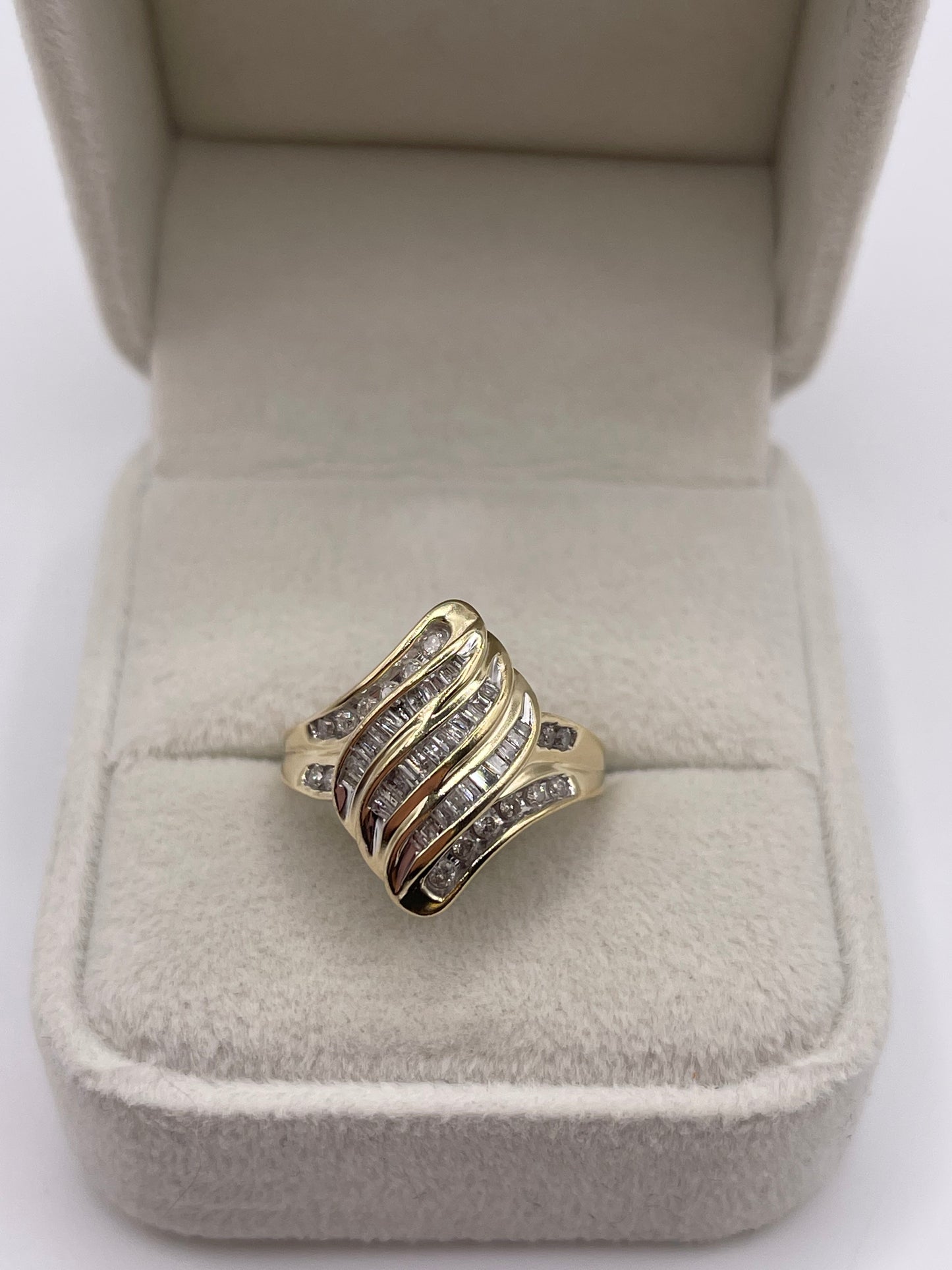 9ct gold diamond cluster ring