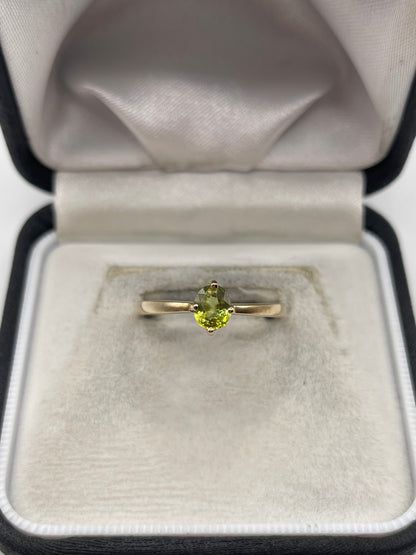 9ct gold sphene ring