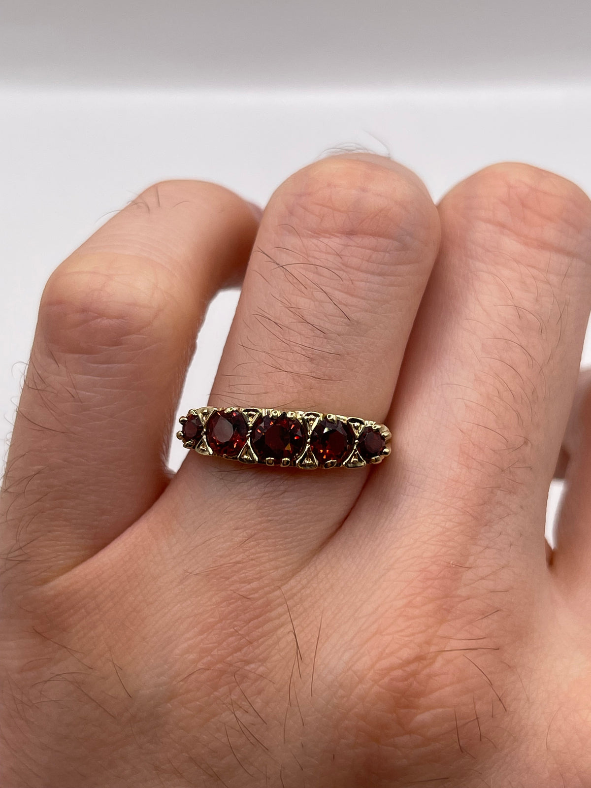 9ct gold garnet ring