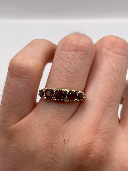 9ct gold garnet ring